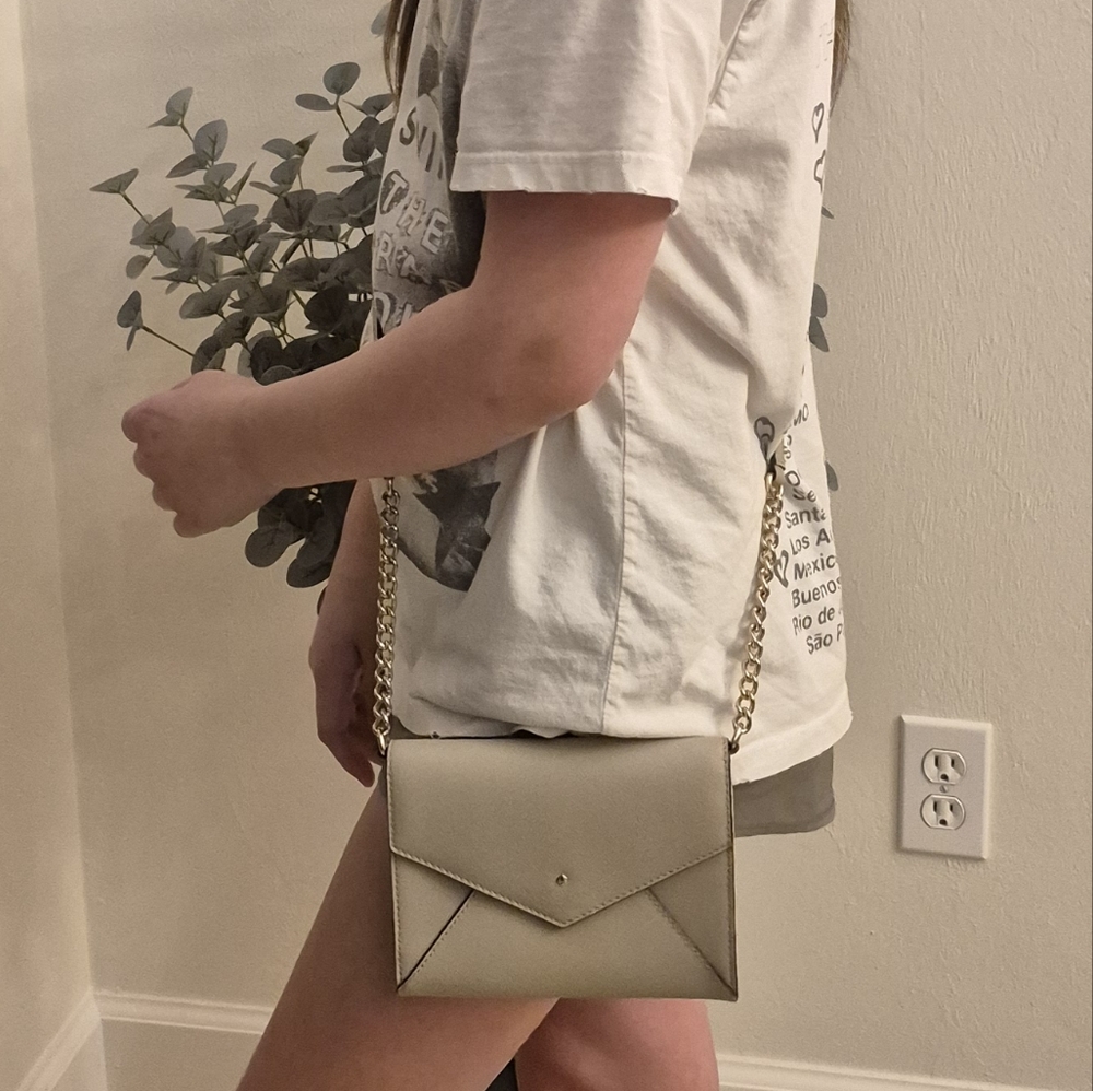 Elegant Kate Spade Cream Crossbody Bag